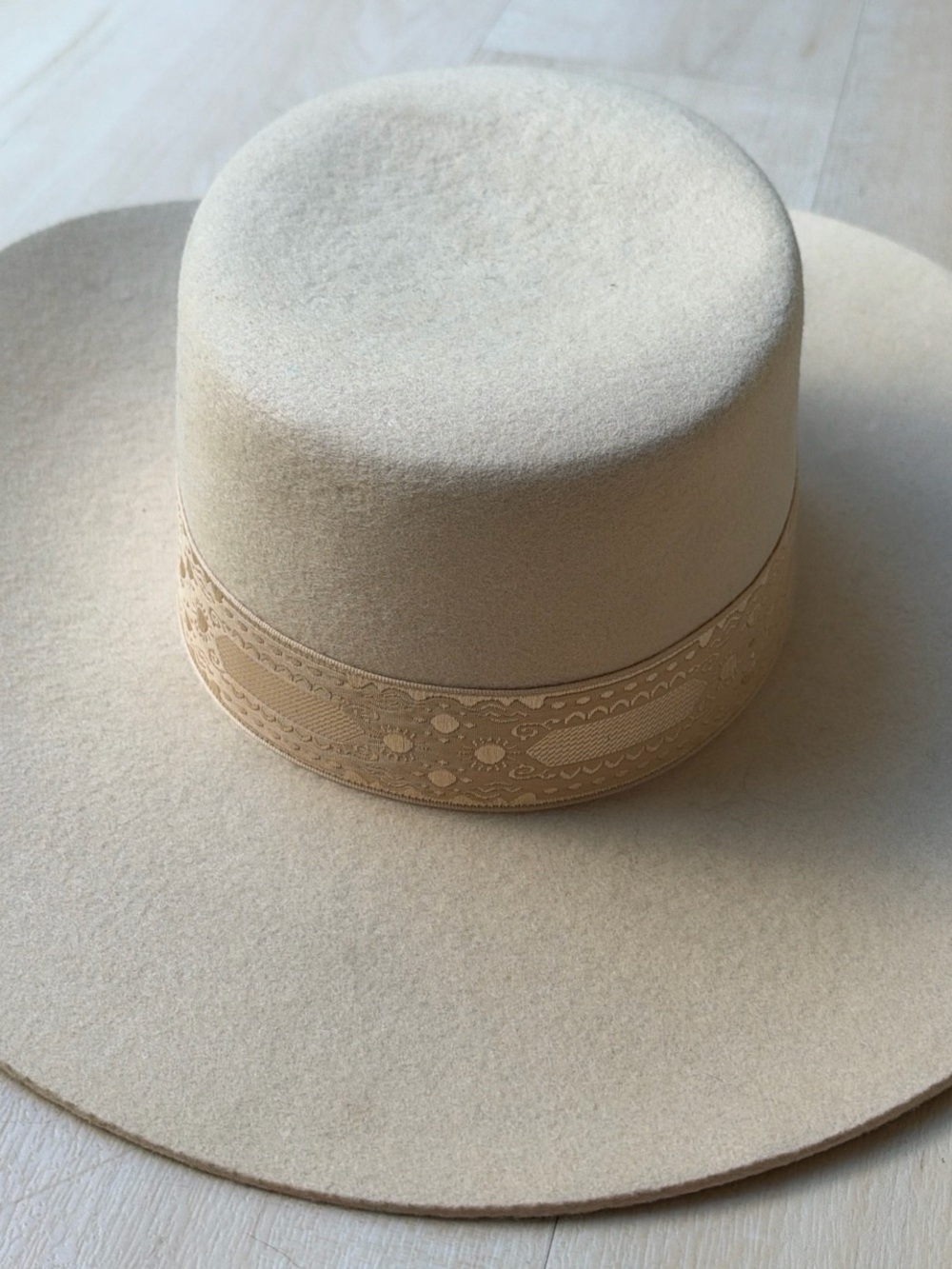 Lack Of Color Women's Wide-Brim Felt Hat in Beige Cream